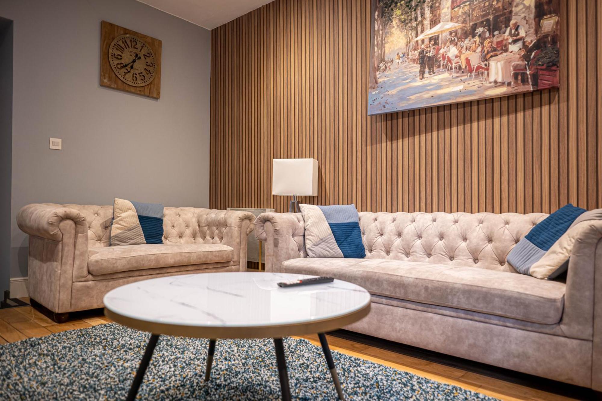 Kelham Apartments: Serviced With Free Parking Apartment